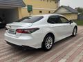 Toyota Camry 2023 года за 15 500 000 тг. в Алматы – фото 4