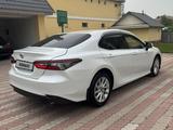 Toyota Camry 2023 года за 15 500 000 тг. в Алматы – фото 4