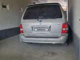 Kia Carnival 2004 года за 2 300 000 тг. в Шымкент – фото 2