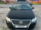 Volkswagen Passat 2010 года за 2 600 000 тг. в Атырау – фото 2