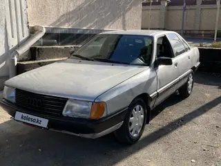 Audi 100