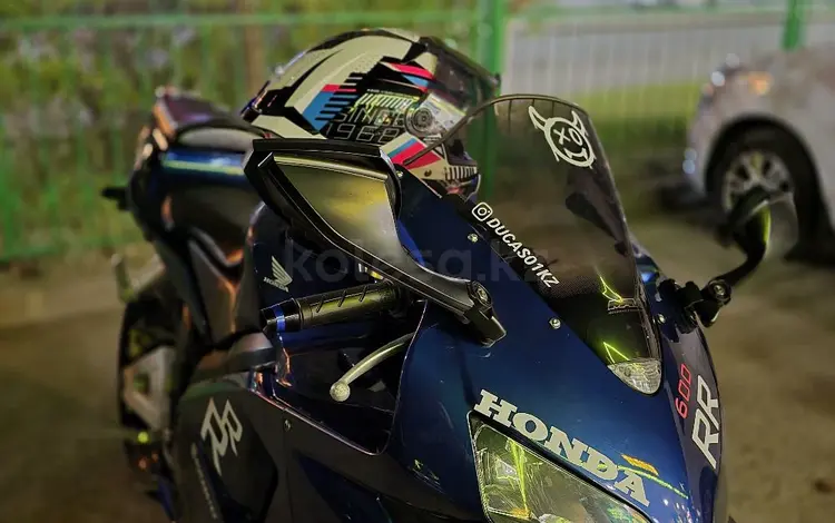 Honda  CBR 600RR 2005 года за 2 800 000 тг. в Астана