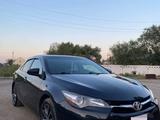 Toyota Camry 2017 года за 8 600 000 тг. в Актобе