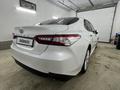 Toyota Camry 2019 года за 14 500 000 тг. в Кульсары – фото 5