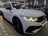 Volkswagen Tiguan 2021 года за 19 800 000 тг. в Алматы