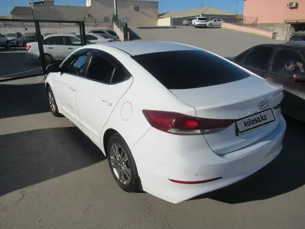 Hyundai Elantra 2018 года за 6 074 730 тг. в Актау – фото 4