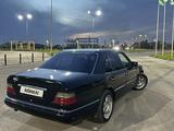 Mercedes-Benz E 220 1993 года за 2 000 000 тг. в Тараз – фото 4