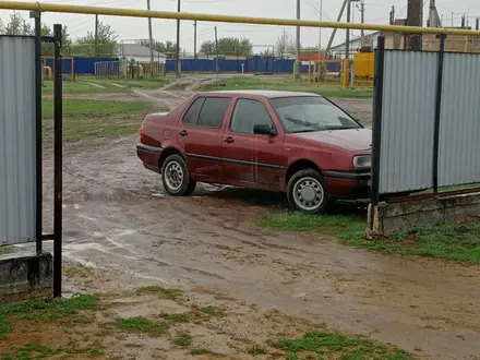 Volkswagen Vento 1994 года за 1 000 000 тг. в Актобе – фото 3