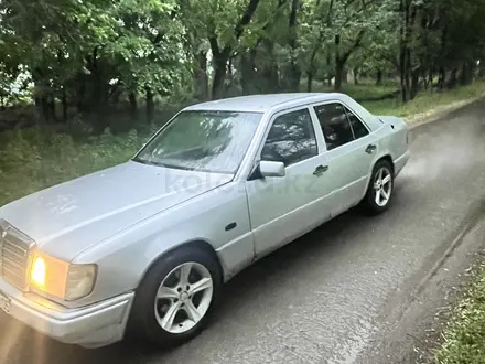 Mercedes-Benz E 230 1990 года за 900 000 тг. в Алматы – фото 3
