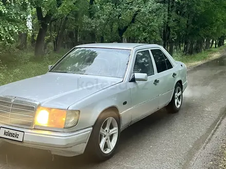 Mercedes-Benz E 230 1990 года за 900 000 тг. в Алматы – фото 2