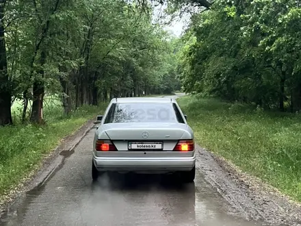 Mercedes-Benz E 230 1990 года за 900 000 тг. в Алматы – фото 7