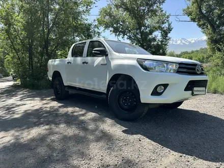 Toyota Hilux 2017 года за 13 500 000 тг. в Алматы