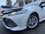 Toyota Camry 2018 года за 13 500 000 тг. в Алматы – фото 4