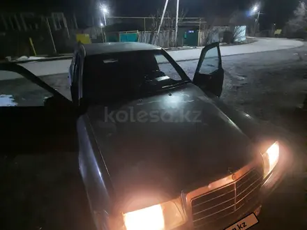 Mercedes-Benz E 220 1993 года за 800 000 тг. в Талдыкорган