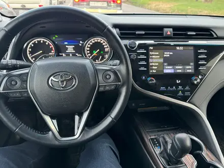 Toyota Camry 2019 года за 15 300 000 тг. в Тараз – фото 2