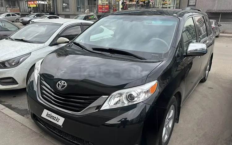 Toyota Sienna 2014 года за 7 300 000 тг. в Семей