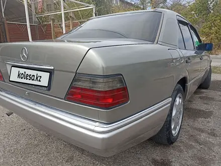 Mercedes-Benz E 220 1994 года за 2 300 000 тг. в Тараз – фото 5