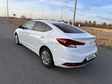 Hyundai Elantra 2019 года за 7 300 000 тг. в Семей – фото 4