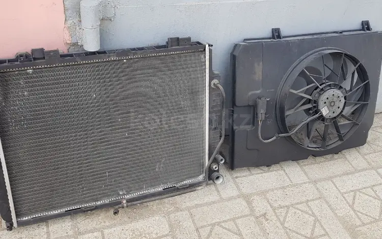 Радиатор охлаждения мерседес W210 за 50 000 тг. в Атырау
