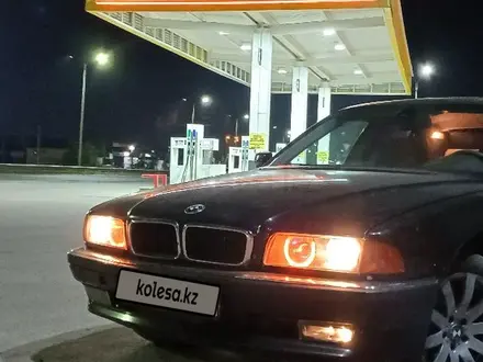 BMW 750 1995 года за 2 500 000 тг. в Актобе – фото 2