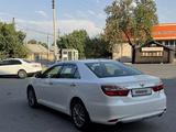 Toyota Camry 2014 года за 11 500 000 тг. в Шымкент – фото 2
