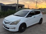Hyundai Solaris 2014 года за 4 500 000 тг. в Атырау – фото 2