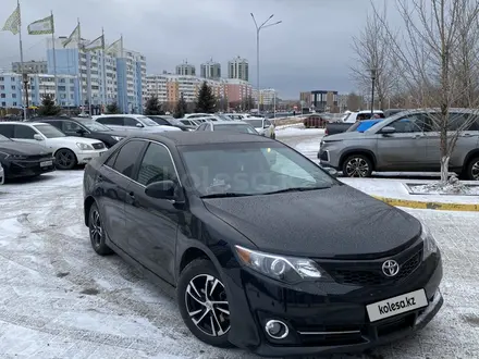 Toyota Camry 2013 года за 7 500 000 тг. в Актобе