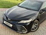 Toyota Camry 2021 года за 18 500 000 тг. в Алматы – фото 2