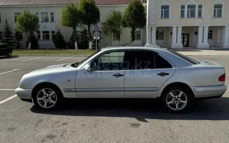 Mercedes-Benz E 240 1997 года за 2 200 000 тг. в Караганда