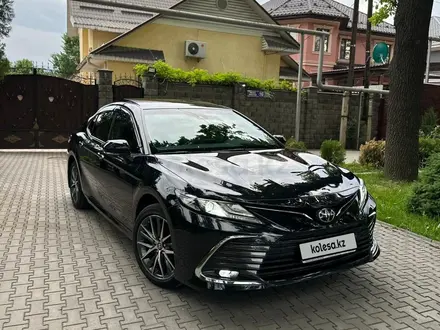 Toyota Camry 2022 года за 14 500 000 тг. в Алматы