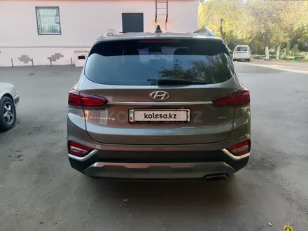 Hyundai Santa Fe 2019 года за 14 000 000 тг. в Петропавловск – фото 6