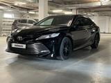 Toyota Camry 2019 года за 14 000 000 тг. в Атырау – фото 2