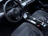 Volkswagen Passat 2013 года за 4 900 000 тг. в Атырау – фото 5