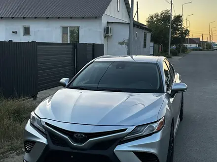 Toyota Camry 2018 года за 9 500 000 тг. в Атырау – фото 4