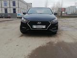 Hyundai Accent 2018 года за 6 850 000 тг. в Актобе – фото 2