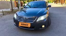 Toyota Camry 2010 года за 5 900 000 тг. в Атырау