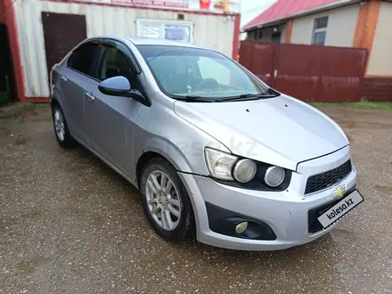 Chevrolet Aveo 2013 года за 2 400 000 тг. в Актобе – фото 2