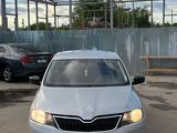 Skoda Rapid 2014 года за 2 500 000 тг. в Уральск – фото 2