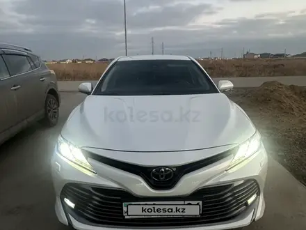 Toyota Camry 2020 года за 15 300 000 тг. в Атырау