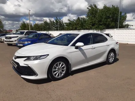 Toyota Camry 2021 года за 13 200 000 тг. в Уральск