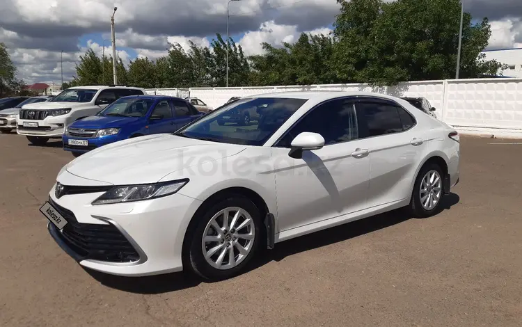 Toyota Camry 2021 года за 13 200 000 тг. в Уральск