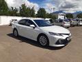 Toyota Camry 2021 года за 13 200 000 тг. в Уральск – фото 2