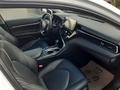 Toyota Camry 2021 года за 13 200 000 тг. в Уральск – фото 7