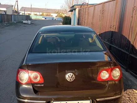 Volkswagen Passat 2005 года за 3 500 000 тг. в Сатпаев – фото 3