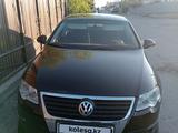 Volkswagen Passat 2005 года за 3 500 000 тг. в Сатпаев – фото 4