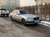 Mercedes-Benz E 220 1993 годаfor1 700 000 тг. в Астана – фото 2