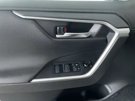 Toyota RAV4 2021 года за 12 250 000 тг. в Алматы – фото 16