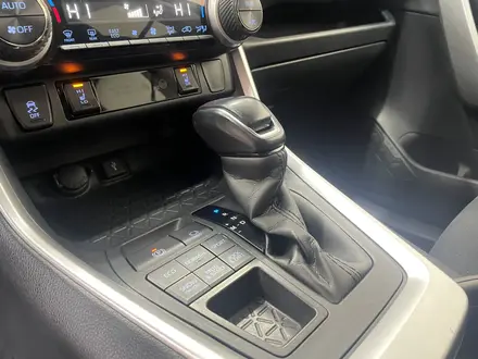 Toyota RAV4 2021 года за 12 250 000 тг. в Алматы – фото 13