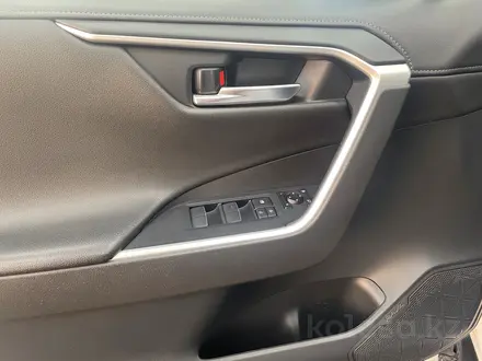 Toyota RAV4 2021 года за 12 250 000 тг. в Алматы – фото 18
