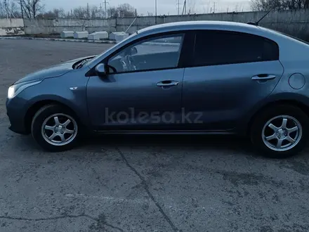 Kia Rio 2018 года за 7 200 000 тг. в Уральск – фото 16